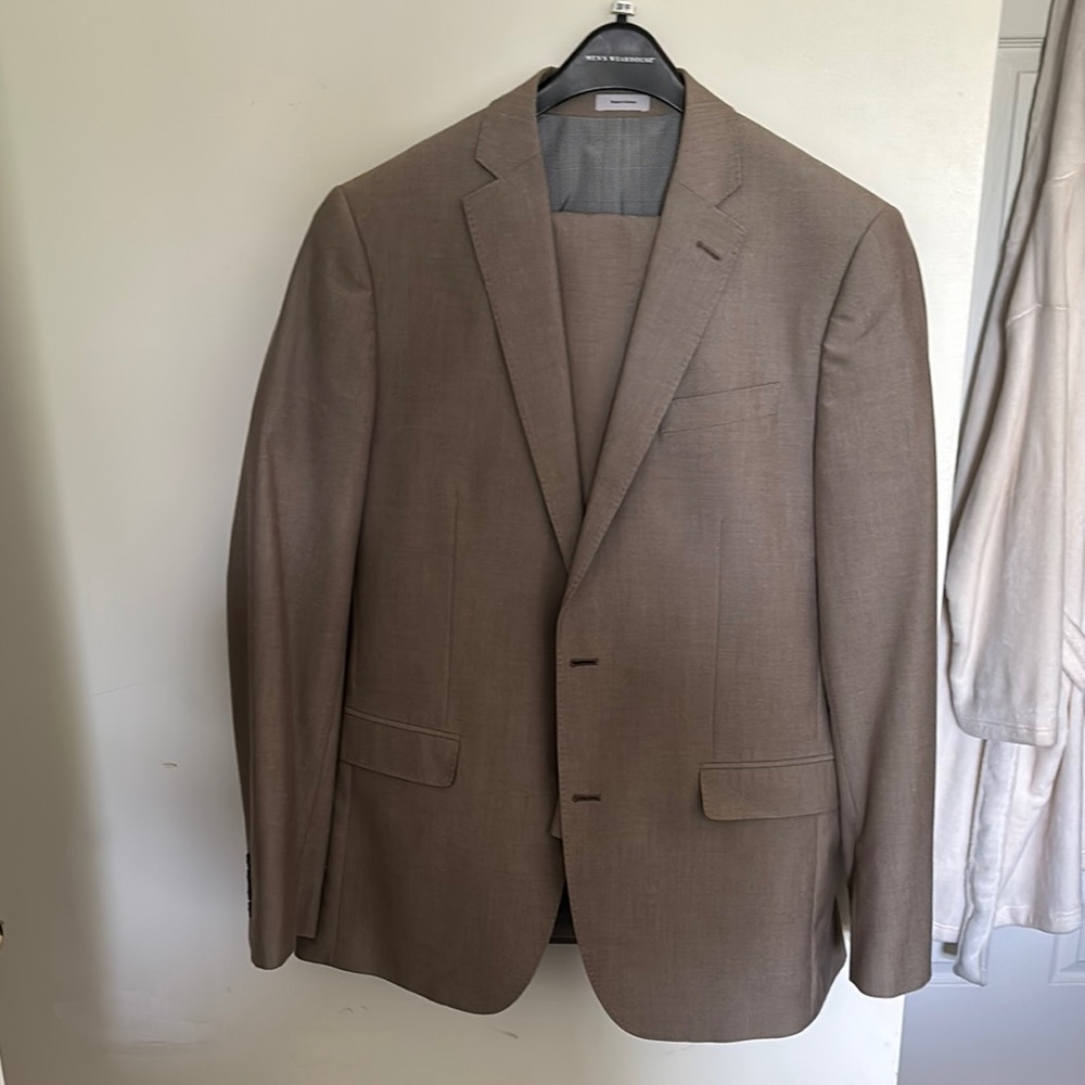 Men’s tan Men’s Warehouse suit, 34x34 pants, 42L jacket